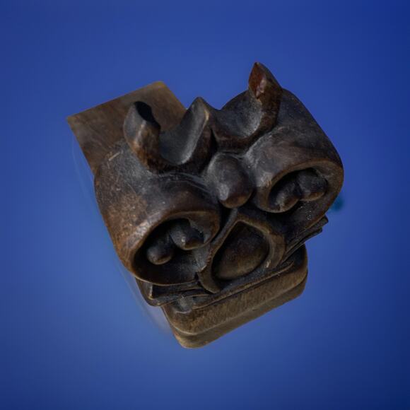 Hand Carved Mahogany Olde English Heraldic Motif Wooden Door Stop 8"x5.5"x3.5." - Picture 7 of 7